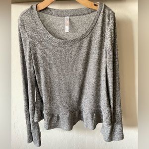 Bundle only Gilligan & O’Malley Gray Ribbed Long Sleeve Top with Bell Sleeve’s M